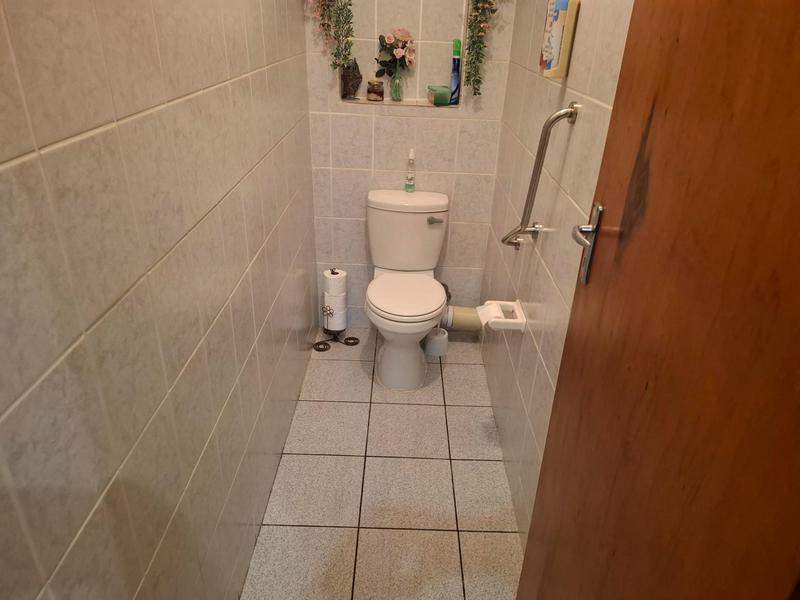 To Let 3 Bedroom Property for Rent in Churchill Estate Western Cape